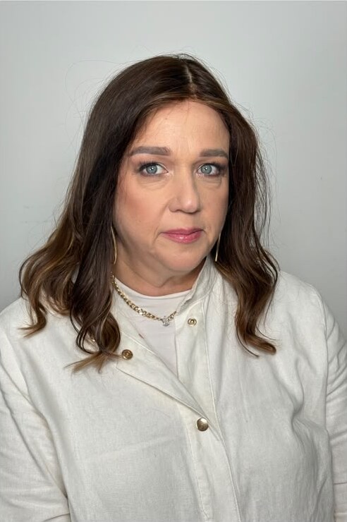 אחרי האיפור, עבודה 2