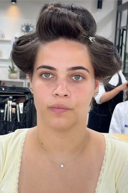 לפני האיפור, עבודה 1